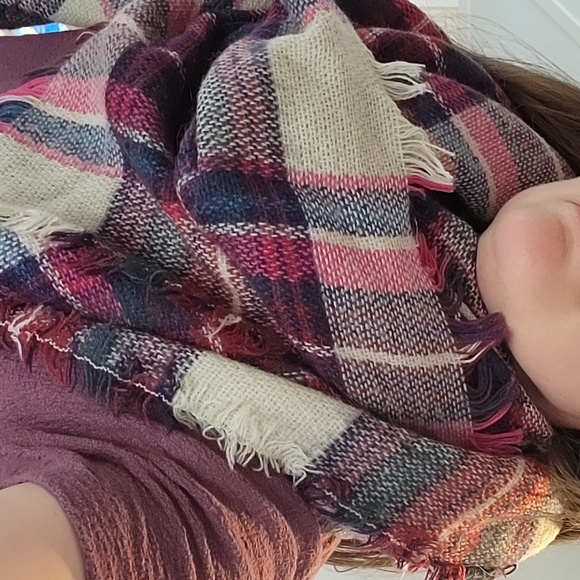 The Elyse Blanket Scarf - Picture 6 of 8